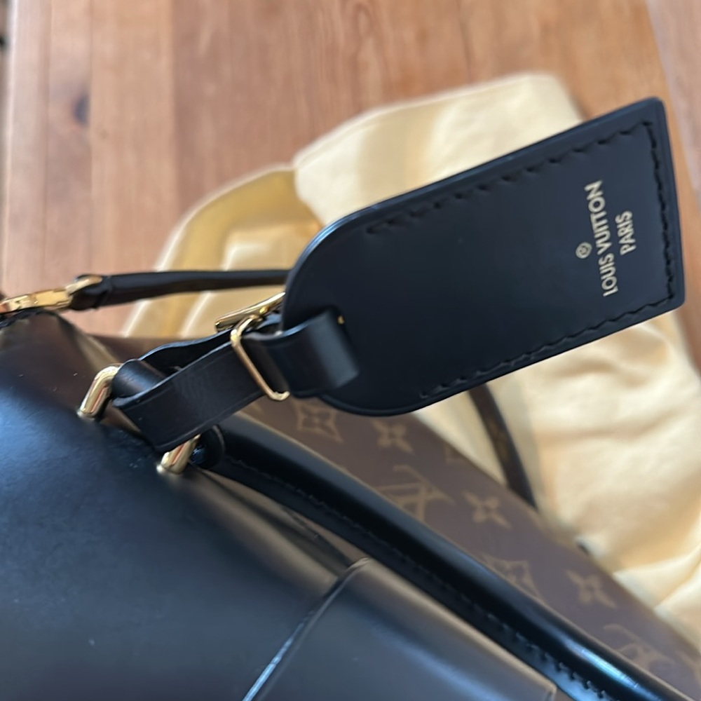 Louis Vuitton LV Monogram One Handle MM - Picture 15 of 16